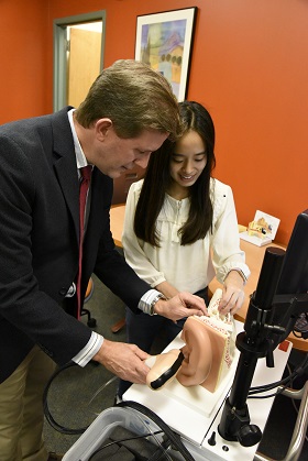 Dr. Stephen Boppart with a student